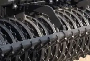 Wał Emopak składa się z pierścieni o średnicy 600 mm Wał Emopak jest wyposażeniem dodatkowym bron talerzowych Cover X T80