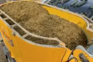 Pierścień zabezpieczający przed wysypywaniem paszy podczas mieszania Pierścień zabezpieczający przed wysypywaniem paszy dostępny jako wyposażenie opcjonalne