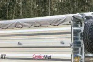 Opcja plandeki sznurowanej do przyczepy T-117 Plandeka sznurowana w kolorze szarym