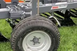 Koło kopiujące pneumatyczne 10,0/75-15,3” w pługu ORKAN firmy MANDAM