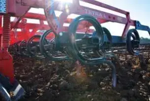 Zęby proste Super S, wzmocnione, wzmocnione sprężyste Różne rodzaje zębów będące wyposażeniem opcjonalnym maszyn uprawowych Tetra