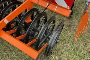 Wał tylny T-ring o średnicy 600 mm firmy MANDAM Wał tylny doprawiający z oczyszczaczami T-ring o średnicy 500 mm firmy Mandam