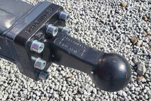 Zaczep kulowy K80 zastosowany w przyczepie tandemowej skorupowej T935 firmy Metal-Fach