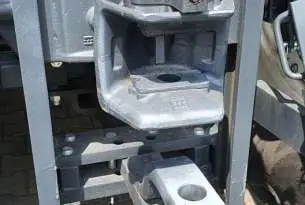 Zawieszony zaczep automatyczny na ramie w ciągniku arbos 5000 Zaczep automatyczny na ciągniku arbos serii 5000