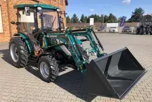 arbos 2035 z ładowaczem czołowym od boku na placu korbanek ładowacz czołowy Arbos 2035 hydramet