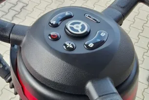 Nakładka wielofunkcyjna na kierownicę z Bluetooth