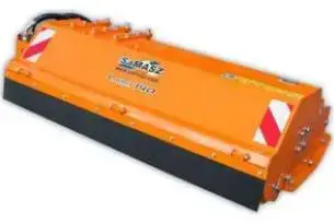 Pomarańczowa głowica bijakowa mulczująca kosząca lekka typ LAMA firmy SaMASZ