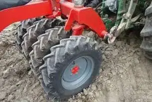 Unia FS Packer na osi pół-zawieszanej Unia FS Packer 1500/3 zespół uprawowo-siewny