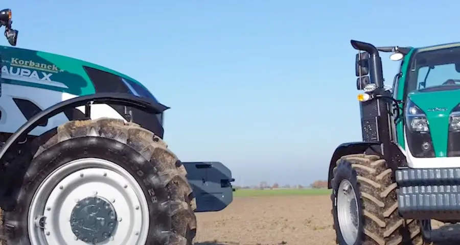 Ciągniki Aupax prosto z Chin idą w pole