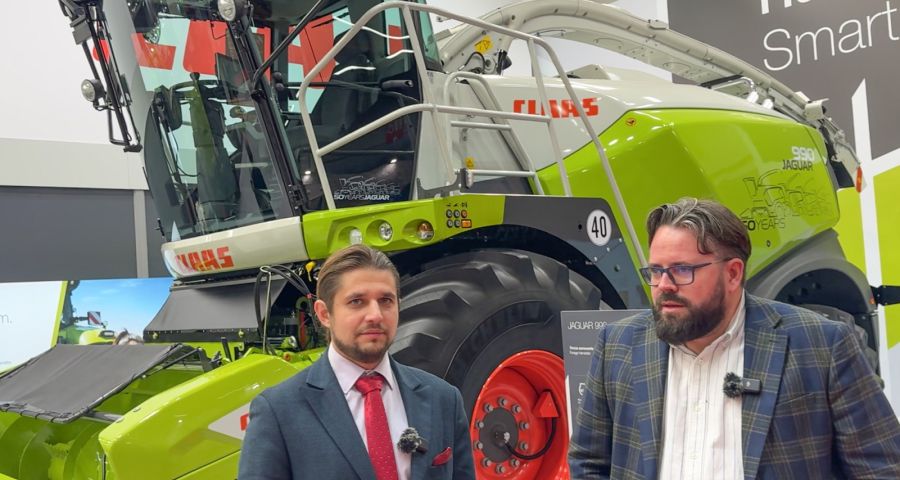 Damian i Janek na stoisku Claas