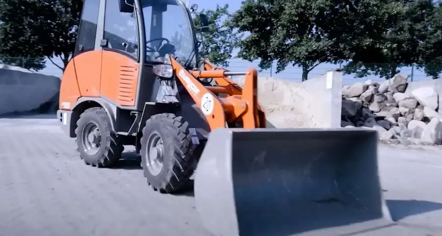 Ładowarka Weycor AR 320 z łyżką 