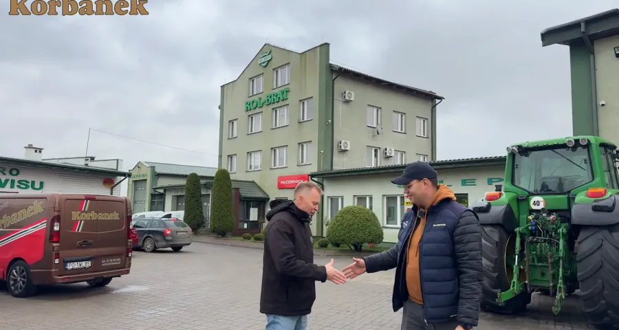 Firma Korbanek wspólnie z Rol-Brat zorganizowała pokazy kombajnów Aupax w kukurydzy Współpraca firmy Korbanek z Rol-Brat rozwija się świetnie. Zorganizowaliśmy wspólnie pokazy kombajnów Aupax w kukurydzy
