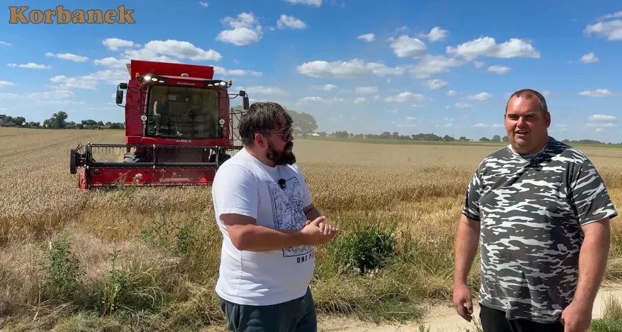 Pan Paweł myśli nad wymianą swojego kombajnu Bizon na Aupax, w tym celu zorganizowaliśmy u niego pokazy  - jak poszło?