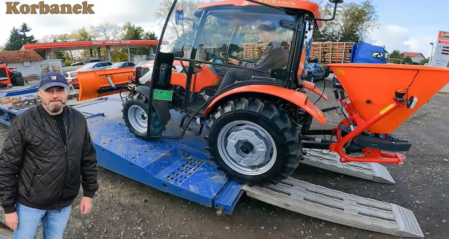 Pan Stanisław wraz z synem prowadzą firmę usługową , zakupili ciagnik Aupax 2025 wraz z osprzętem