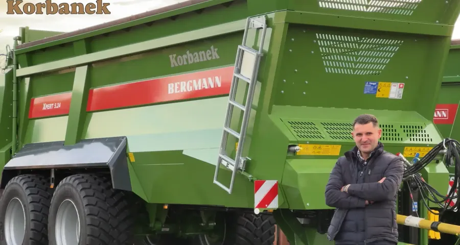 Firma Korbanek jest generalnym dystrybutorem produktów firmy Bergmann w Polsce Rozrzutnik obornika Bergmann stojący na placu firmy Korbanek