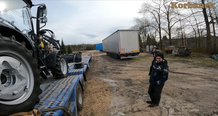 Małżeństwo z miejscowości Woźniki zakupiło ciągnik Aupax 3055  w wersji Black Edition