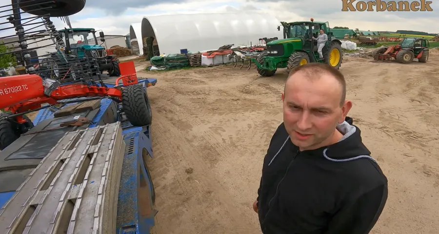 Młode małżeństwo prowadzące gospodarstwo rolne w miejscowości Siemkowo zakupiło zgrabiarkę SIP STAR
