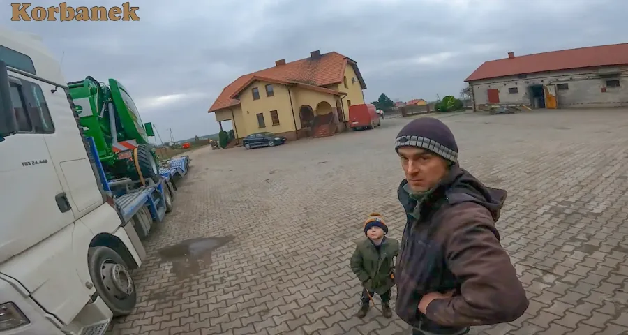 Gospodarz z miejscowośc Stefanów zajmuje się hodowlą bydła i produkcją warzyw - zakupił prasę Mchale V6 od Korbanek