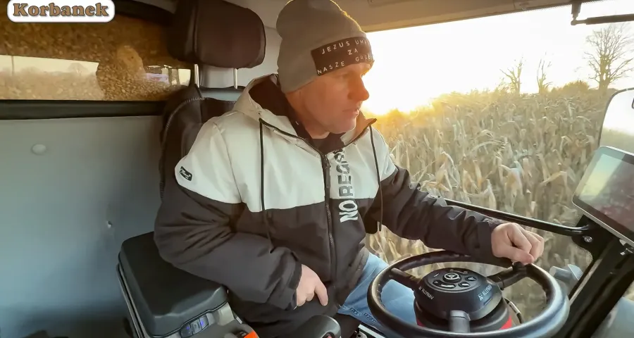 Edi Farmer testuje chiński kombajn Aupax Testy kombajnów u Ediego Farmera