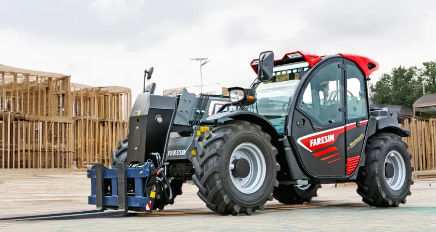 Ładowarka Faresin o kompaktowej wysokości Faresin 7.32