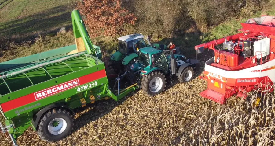 Aupax 5130 z przyczepą Bergmann EdiFarmer testuje ciągnik Aupax 5130