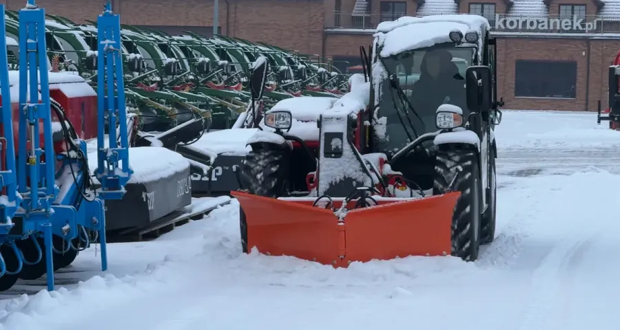 Odśnieżanie ładowarką Fareisn Faresin 6.26