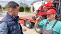 Maćko Gospodarz podczas rozładunku