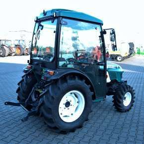 Odpowiednie wyposażenie na tyle ciągnika arbos 3050 - tuz, wyjścia hydrauliczne