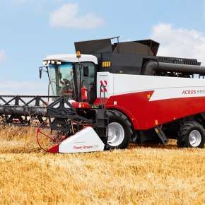 Rostselmash Acros 595 plus podczas pracy z lewej strony na www.korbanek.pl
