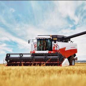 Rostselmash Acros 595 plus rura wysypowa ustawiona do wyładunku na www.korbanek.pl