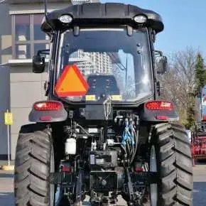 Tylny TUZ o udźwigu 2500kg i zaczepy w ciągnik Arbos 3055
