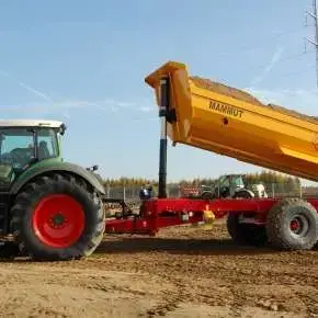 Zdjecie przedstawiajace przyczepę tandemowa PBN z firmy Metaltech, sprzedawana przez firmę Korbanek.