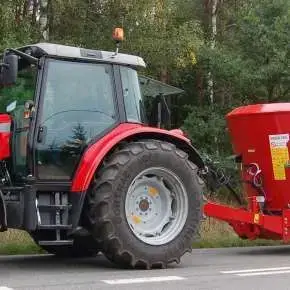 Wóz paszowy WX 12, dwuślimakowy o pojemności 12 m3 dostępny w firmie Korbanek