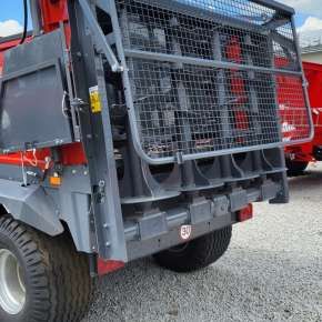 Adapter 4 walcowy rozrzutnika obornika N267/1 Hornet o ładowności 6 ton firmy Metal-Fach