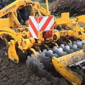 Maszyna Agrisem z ciągnikiem
