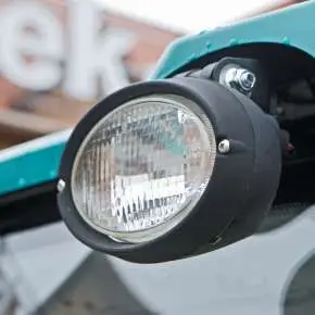 Ciągnik rolniczy Arbos 2040 Stage V widok na oświetlenie