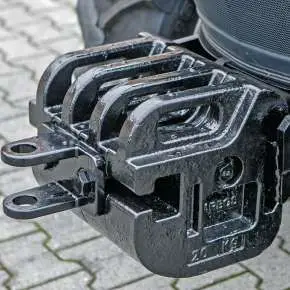 Ciągnik rolniczy Arbos 2040 Stage V widok na przednie obciążenie