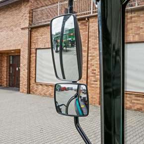 Ciągnik rolniczy Arbos 3055 Stage V widok na lusterka