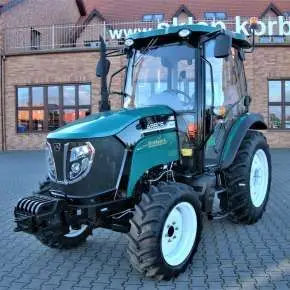 Ciągnik marki Arbos na placu firmy Korbanek w Tarnowie Podgórnym