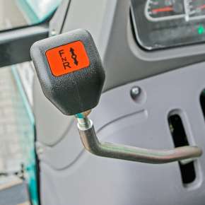 Ciągnik rolniczy Arbos 3075 Stage V widok na rewers mechaniczny