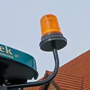 Ciągnik rolniczy Arbos 4100 Stage V widok na lampę błyskową