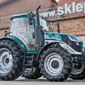Ciągnik rolniczy Arbos 5130 Advanced Stage V Gen 2 widok na przód z prawej strony