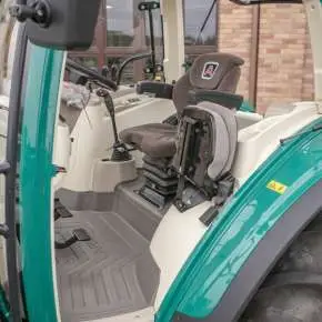 Komfortowe wnętrze maszyny rolniczej arbos 5000 advanced