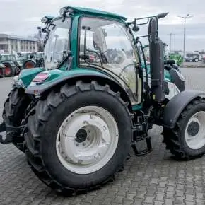 Smukły ciągnik arbos 5000 advanced na dużym ogumieniu