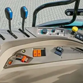 Ciągnik rolniczy Arbos 5130 Advanced Stage V Gen 2 widok na panel sterowania