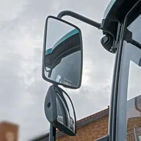 Ciągnik rolniczy Arbos 4090 Stage V widok na lusterka