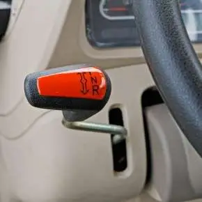 Ciągnik rolniczy Arbos 4110 Stage V widok na rewers mechaniczny