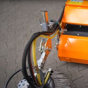 Boczna szczotka w zamiatarce komunalnej ECO CLEAN 230 firmy TALEX