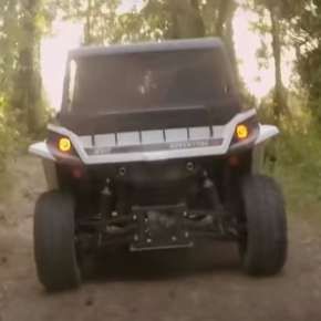Pędzący po lesie Corvus Adventurer T900