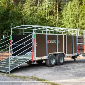Cynkomet kurier 10 przyczepa do hodowli z boczną klapą 